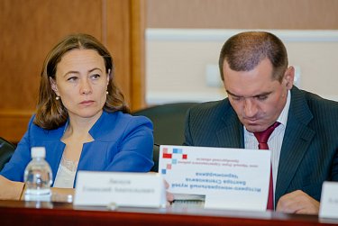 Оклады специалистов по опеке и попечительству несовершеннолетних вырастут с 1 октября